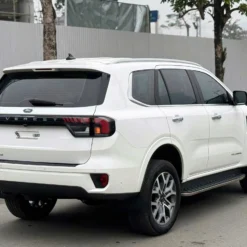 Alternative view of ford everest titanium