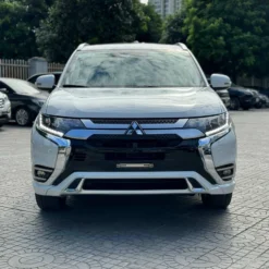 Alternative view of mitsubishi outlander